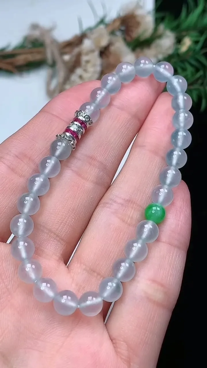 天然A货翡翠白冰圆珠手串，尺寸5.9-28颗，重量:11.47g2月5日
工厂直销收藏佳品,种好水足