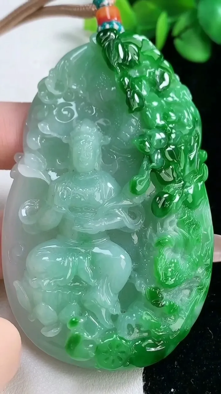 天然A货翡翠祥龙观音菩萨吊坠，尺寸76.5-48-11.3，重量:81.44g
2月5日