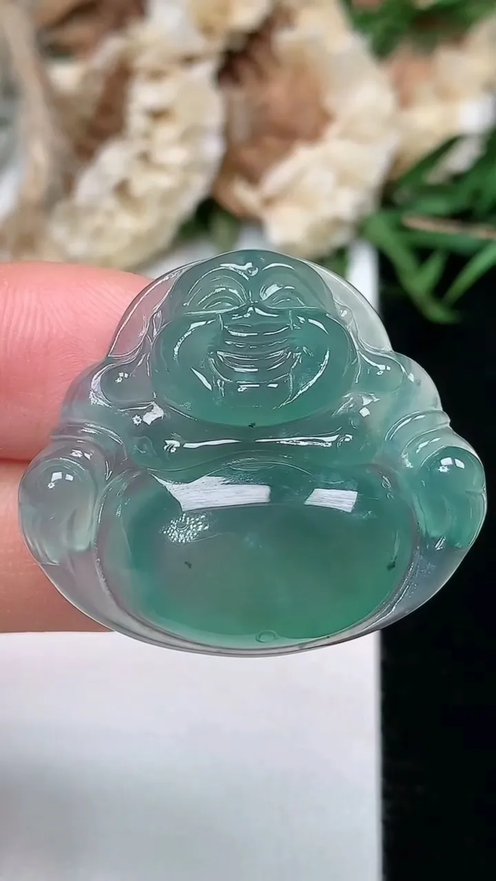 天然A货翡翠蓝水佛公吊坠，尺寸26.8-31.3-5.8，重量:7.10g
2月5日