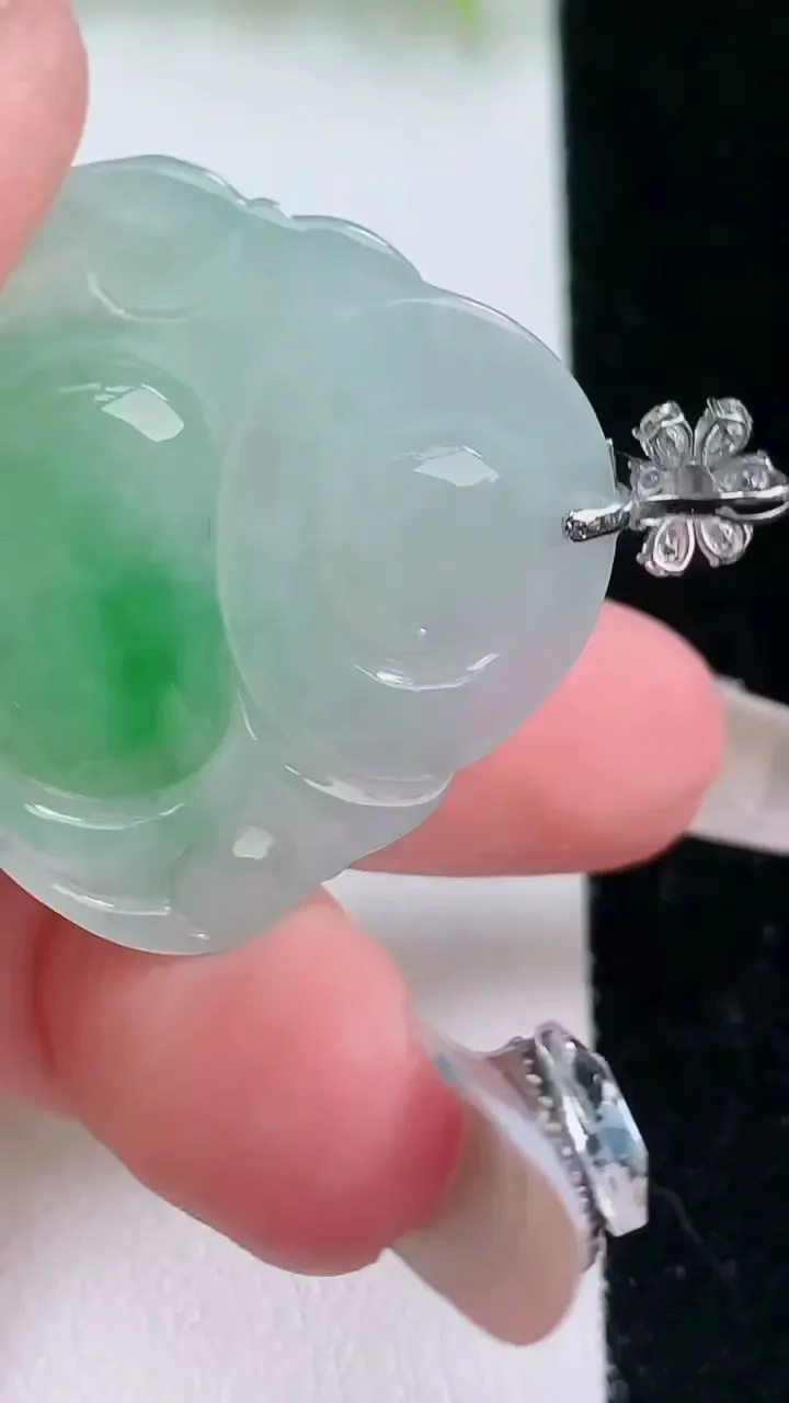 天然A货翡翠佛公吊坠，尺寸29.3-32-6.5，重量:9.86g
2月5日