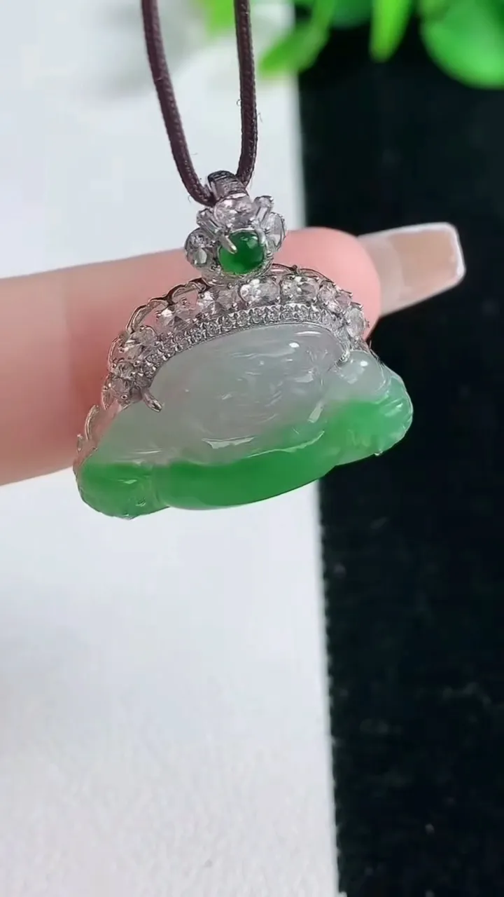 天然A货翡翠佛公吊坠，尺寸22.7-13.5-23-7，重量:2.91g
2月5日