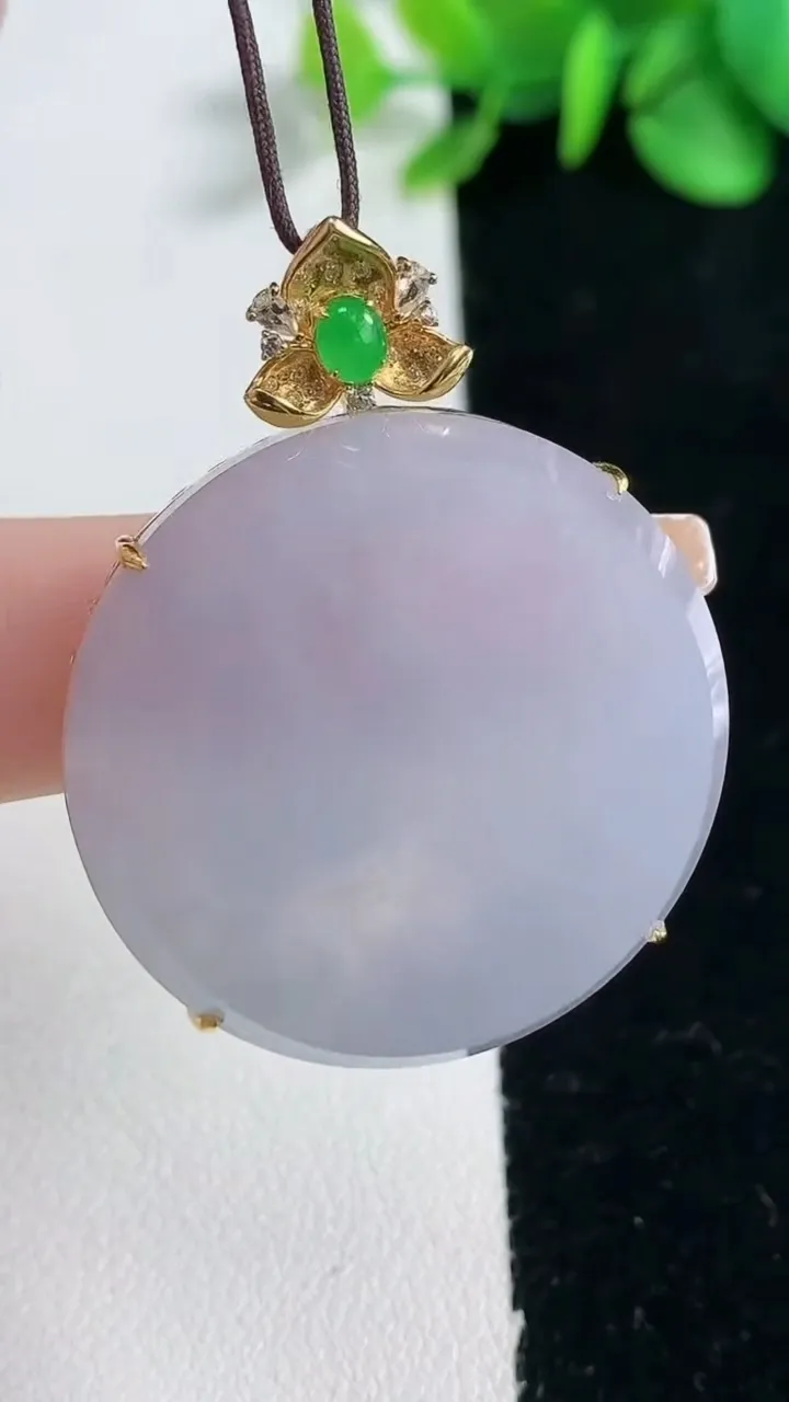 天然A货翡翠18K金紫罗兰无事牌吊坠，尺寸32.7-7.3，重量:14.29g
2月5日