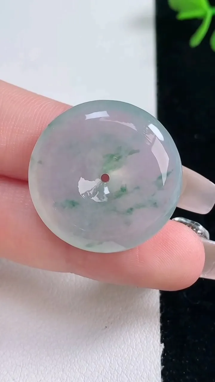 天然A货翡翠冰种飘花平安扣吊坠，尺寸26-5.7，重量:7.91g
2月5日