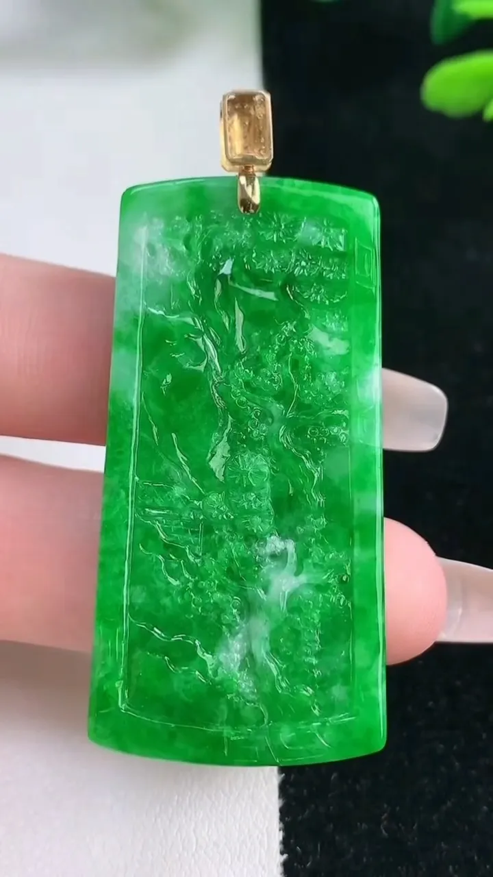 天然A货翡翠山水牌吊坠，尺寸49.4-23.3-4.5，重量:12.78g
2月5日