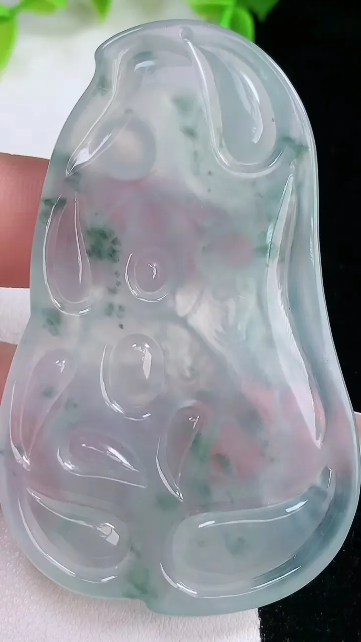 天然A货翡翠种飘花观音菩萨吊坠，尺寸67.4-41.6-4.8，重量:27.29g
2月5日