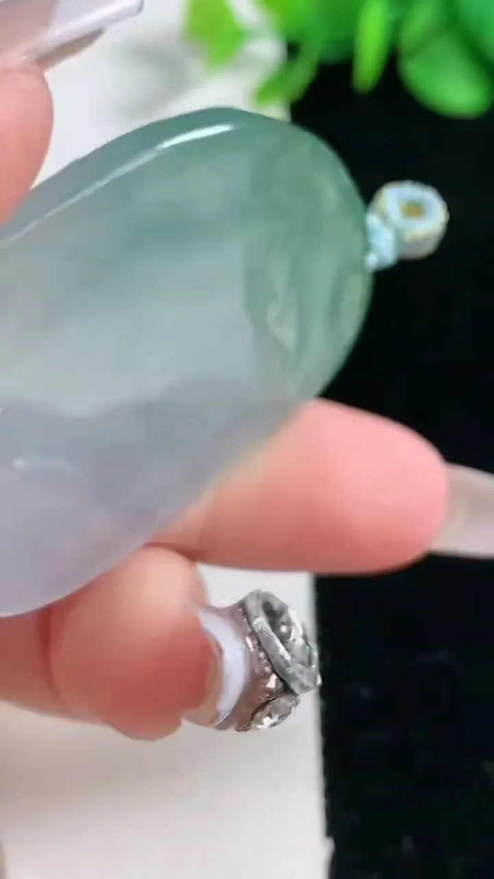 天然A货翡翠观音菩萨吊坠，尺寸46.7-31.3-5.7，重量:19.24g
2月5日