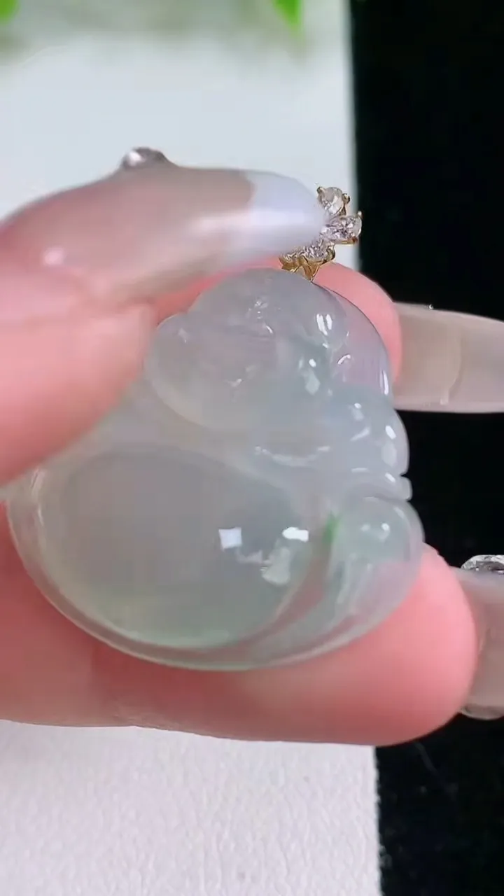 天然A货翡翠佛公吊坠，尺寸27-30.6-5.6，重量:6.98g
2月5日