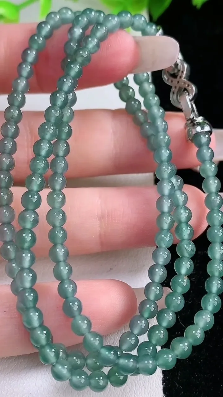 天然A货翡翠小米珠项链，尺寸3.7，重量:14.51g
2月5日