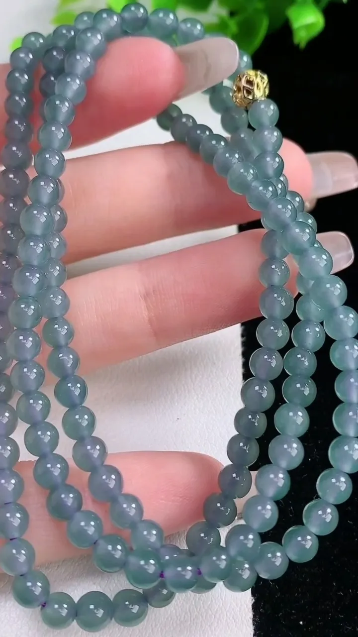 天然A货翡翠圆珠项链，尺寸4.6，重量:23.25g2月5日
工厂直销收藏佳品,种好水足，色泽均匀，有种有色，上手高大气！