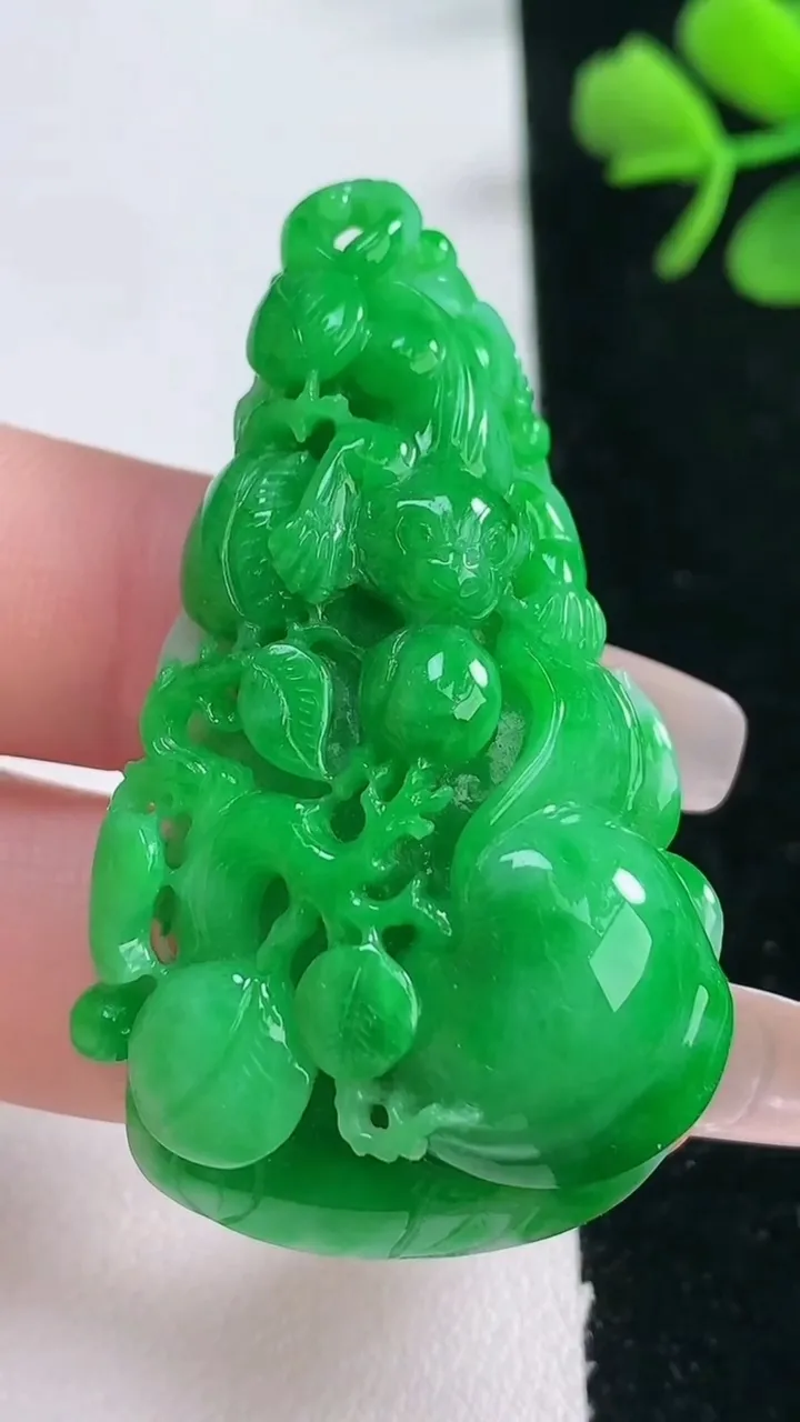 天然A货翡翠生肖猴吊坠，尺寸49.7-29.4-11.3，重量:20.91g
2月5日