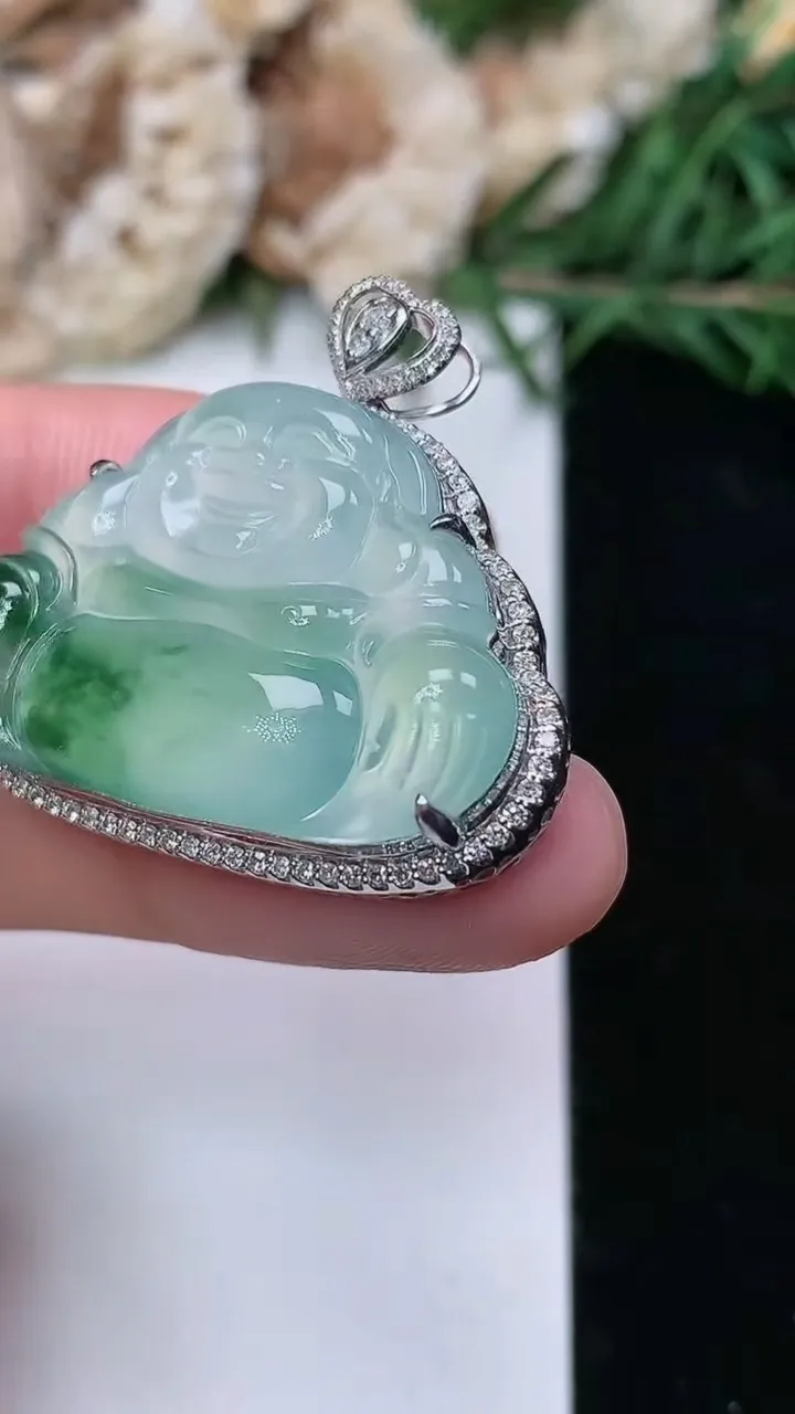 天然A货翡翠飘花佛公吊坠，尺寸29-31.9-9，裸石20.3-29.8，重量:8.01g
2月5日