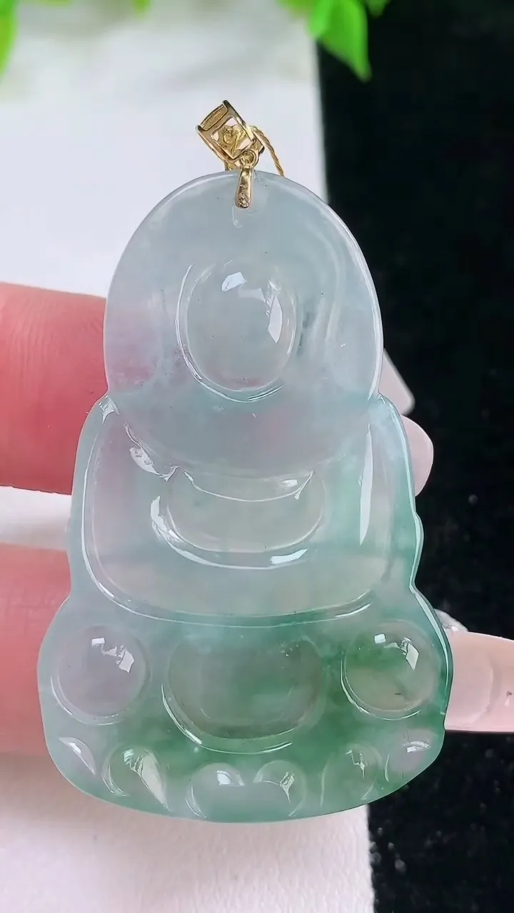 天然A货翡翠观音菩萨吊坠，尺寸44.8-28.5-3.8，重量:10.05g
2月5日
