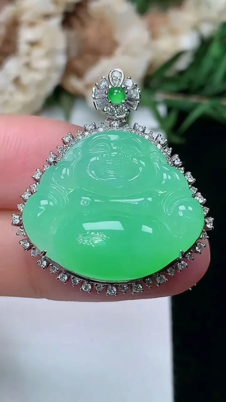 天然A货翡翠佛公吊坠，尺寸30.2-26.6-9.8，裸石19.4-23.3，重量:7.30g
2月5日