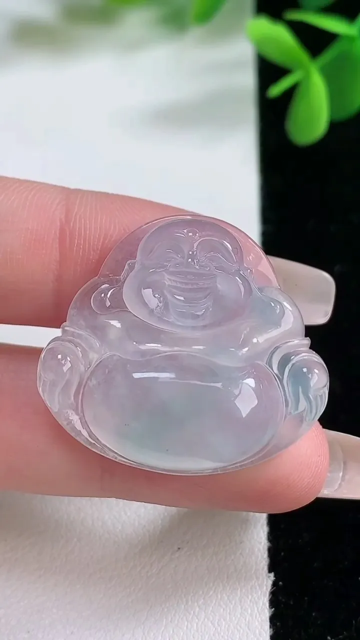 天然A货翡翠种白冰佛公吊坠，尺寸27.4-30.4-6.4，重量:8.98g
2月5日