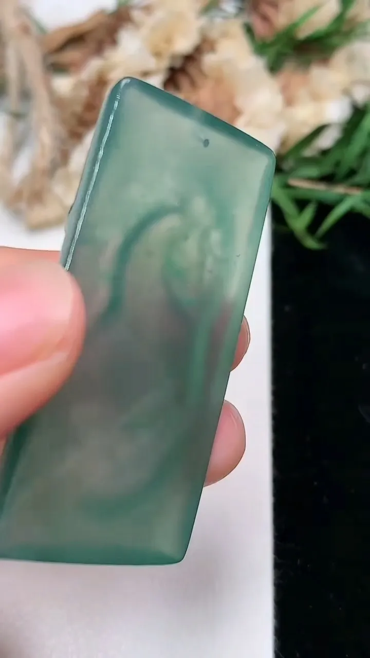 天然A货翡翠蓝水生肖马牌吊坠，尺寸44.9-25.5-4.9，重量:13.87g
2月5日