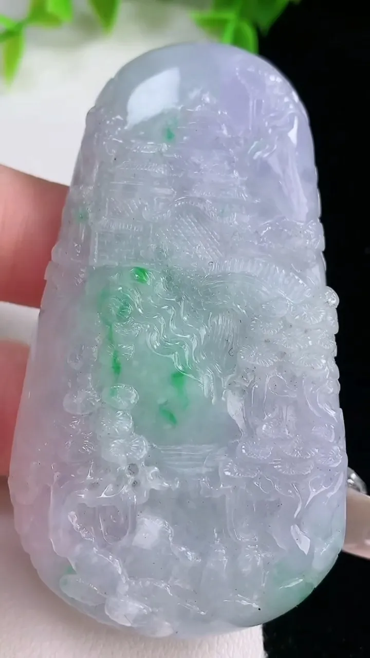 天然A货翡翠春带彩紫罗兰山水牌吊坠，尺寸69.2-37.3-10.8，重量:61.10g
2月5日