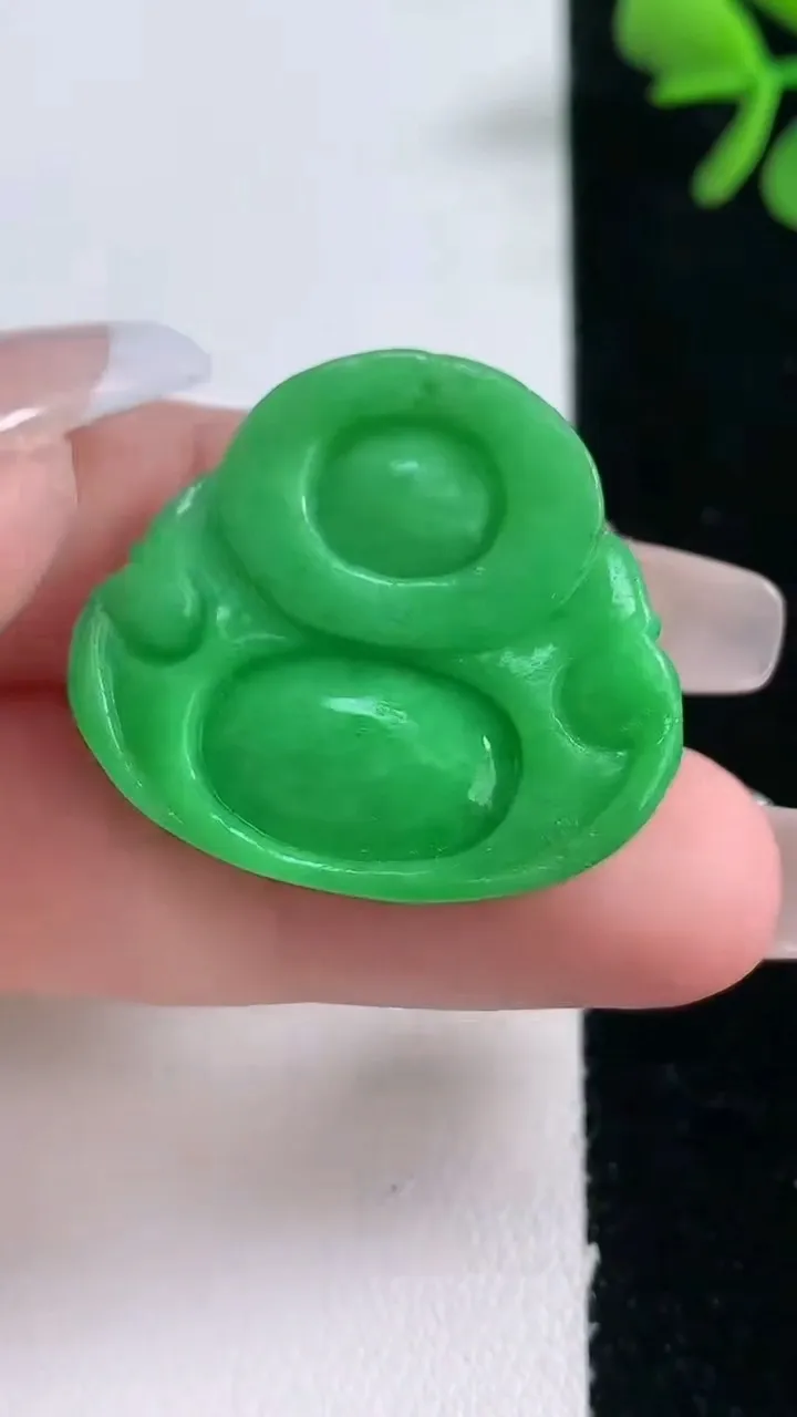 天然A货翡翠佛公吊坠，尺寸26-29-5.1，重量:6.14g
2月5日