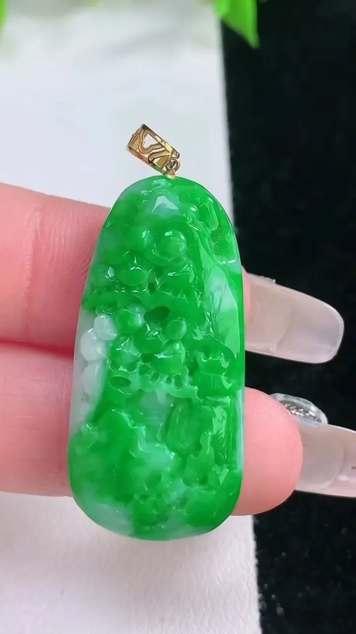 天然A货翡翠山水牌吊坠，尺寸34-16.4-5.7，重量:8.07g
2月5日