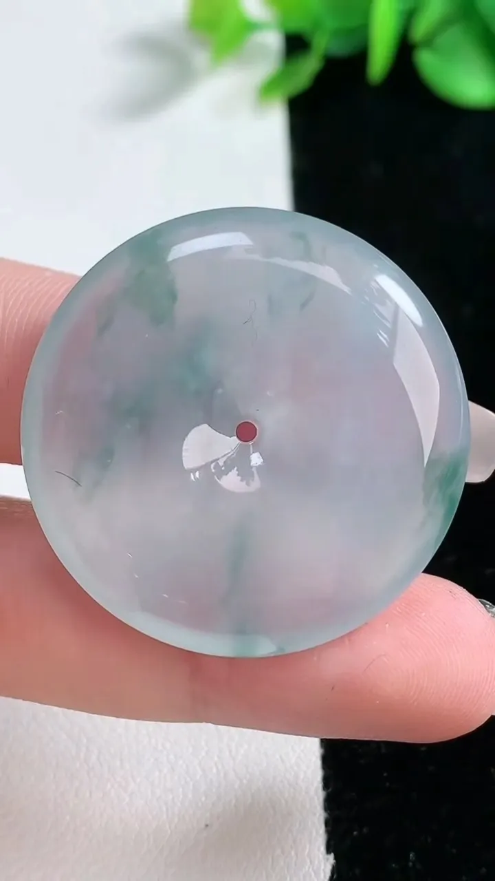 天然A货翡翠种飘花平安扣吊坠，尺寸34.5-5.8，重量:14.14g
2月5日