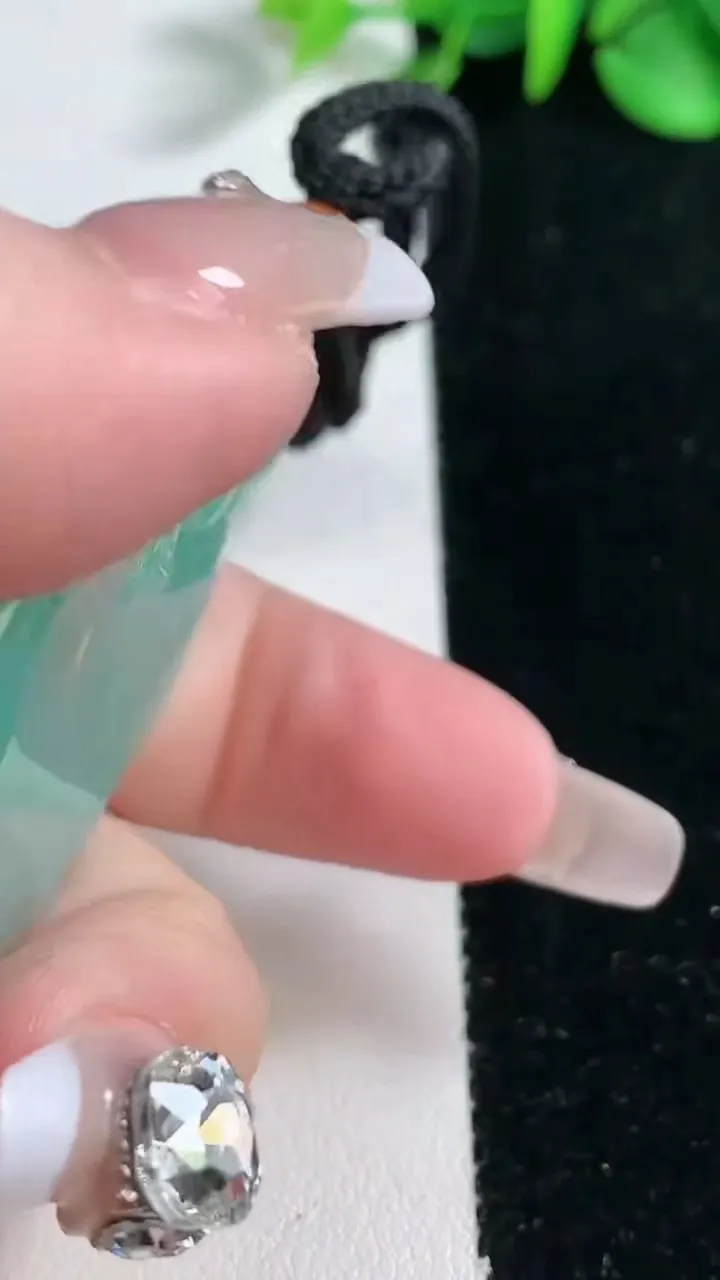 天然A货翡翠福袋吊坠，尺寸50-32.6-12.4，重量:45.18g
2月5日