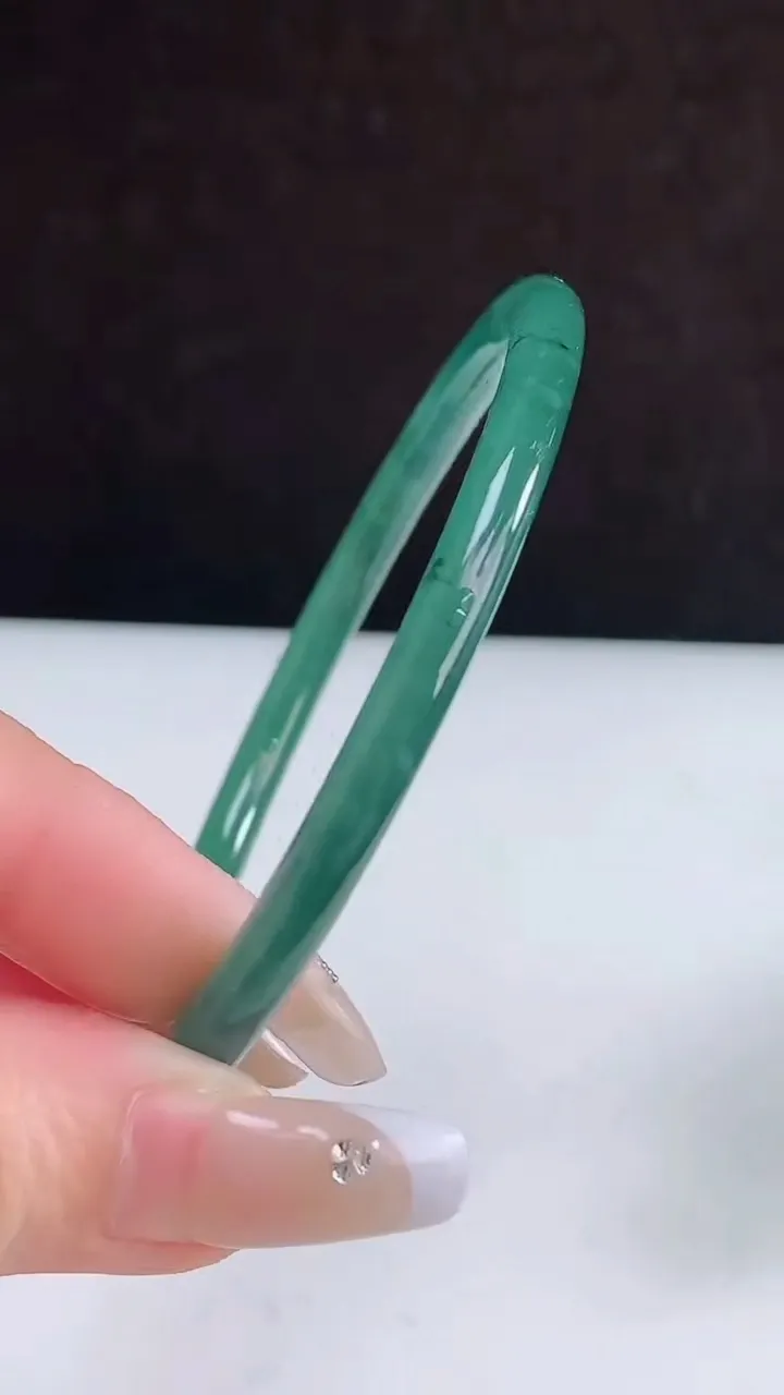 圈口59-60翡翠a货蓝圆条手镯尺寸59.7-5，重量:16.57g2月5日