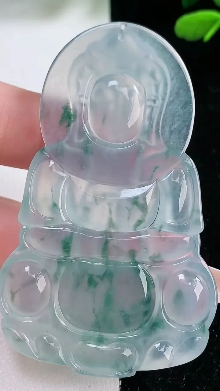 天然A货翡翠种飘花观音菩萨吊坠，尺寸66.4-40.8-5.7，重量:26.63g
2月5日