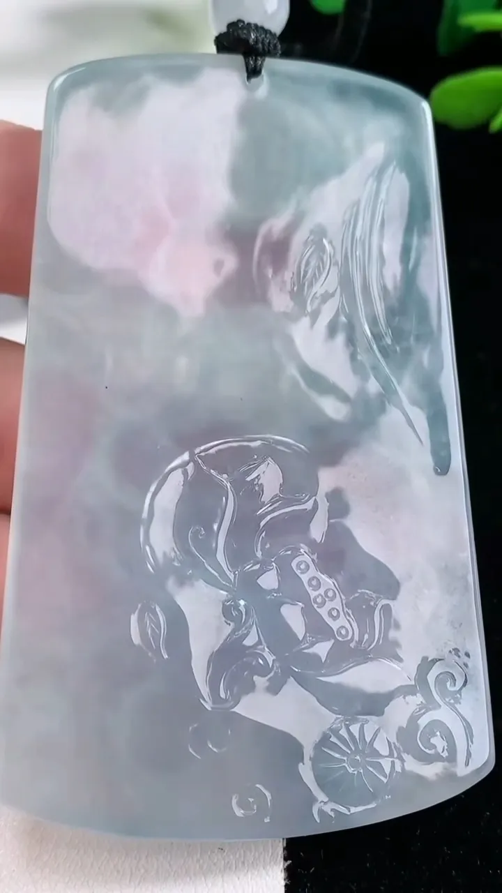 天然A货翡翠种紫罗兰文殊菩萨吊坠，尺寸72.6-45-5.2，重量:48.86g
2月5日