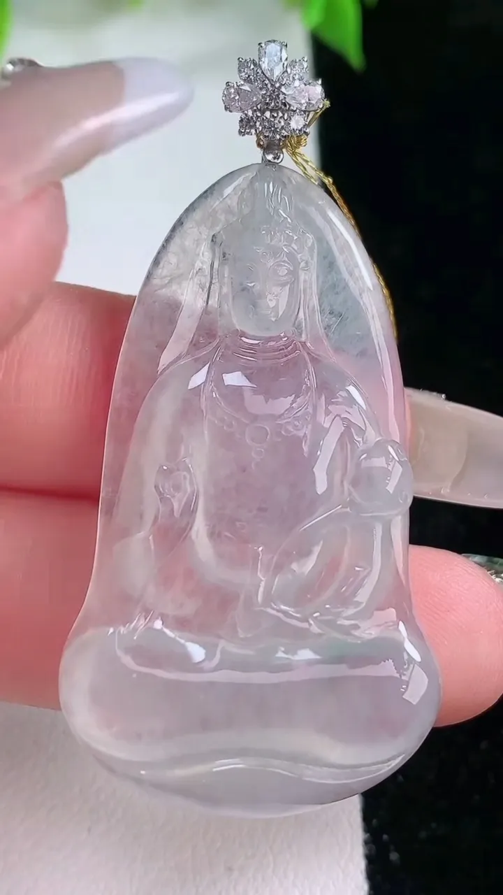 天然A货翡翠大势至菩萨吊坠，尺寸43.3-26-4.8，重量:10.83g
2月5日