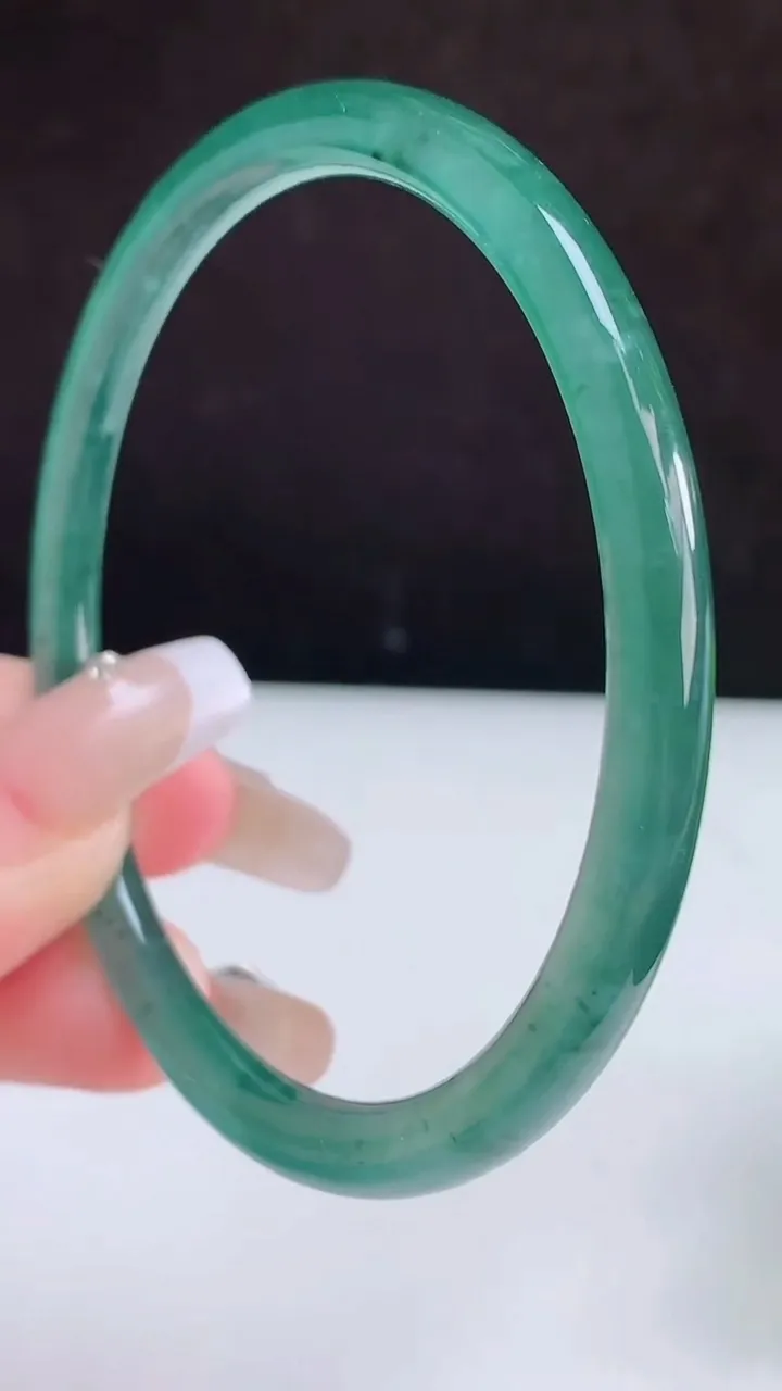 圈口58-59翡翠a货蓝圆条手镯尺寸58.3-4.8，重量:16.52g2月5日