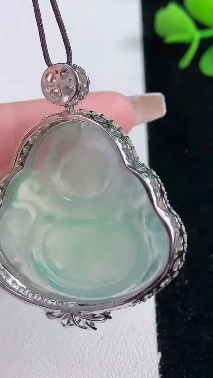 天然A货翡翠佛公吊坠，尺寸43-35.5-12.3，裸石29.7-32.2重量:14.96g
2月5日