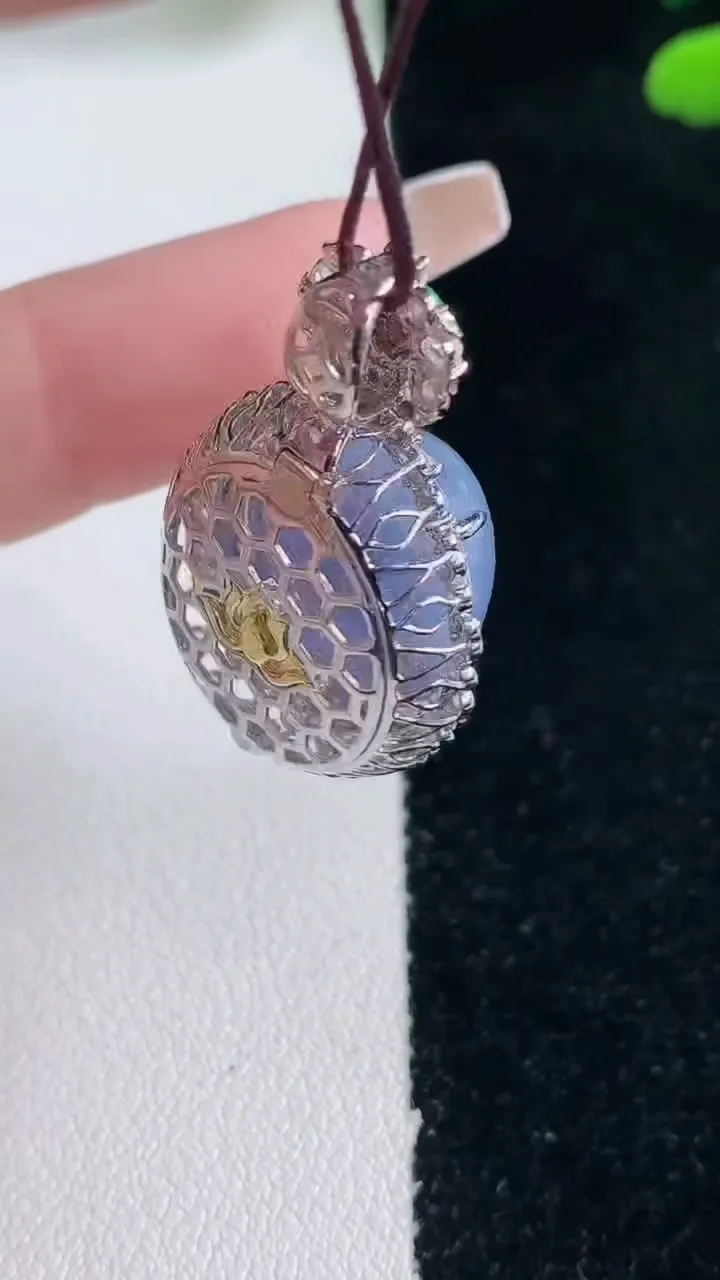 天然A货翡翠18K金紫罗兰蛋面吊坠，尺寸30.2-20-14.9
2月5日