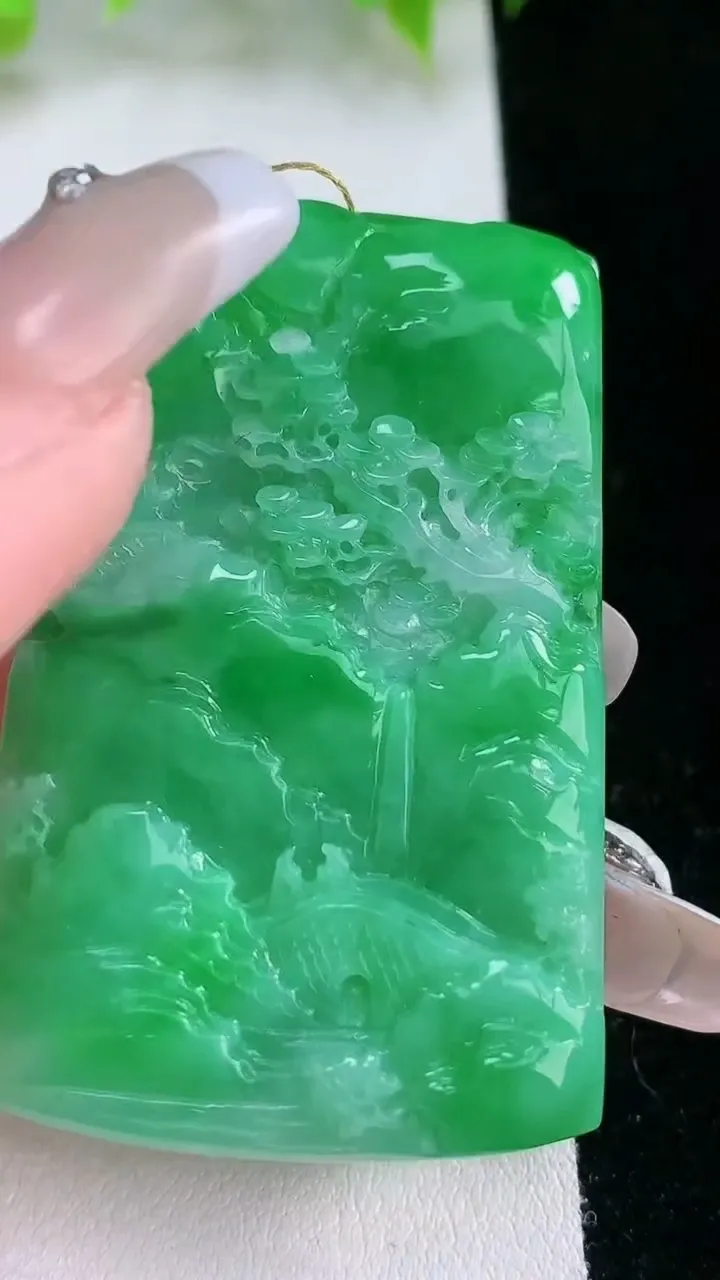 天然A货翡翠山水牌吊坠，尺寸52.2-32.7-5.4，重量:24.72g
2月5日