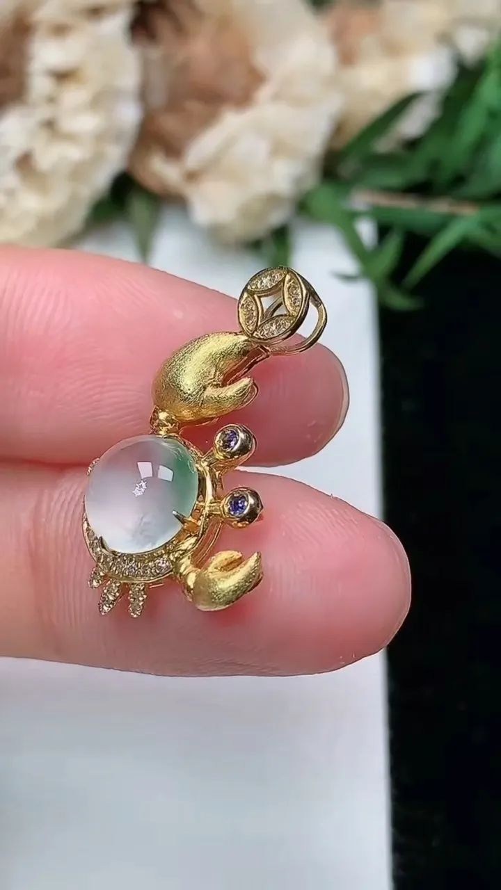 天然A货翡翠蛋面 富甲一方 螃蟹吊坠，尺寸17.8-21.2-6.5，裸石7.2，重量:1.91g
2月5日