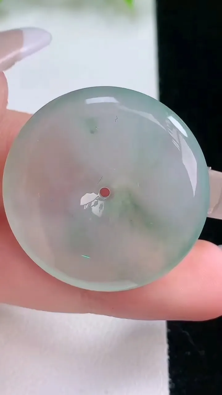 天然A货翡翠平安扣吊坠，尺寸31-5.5，重量:12.00g
2月5日