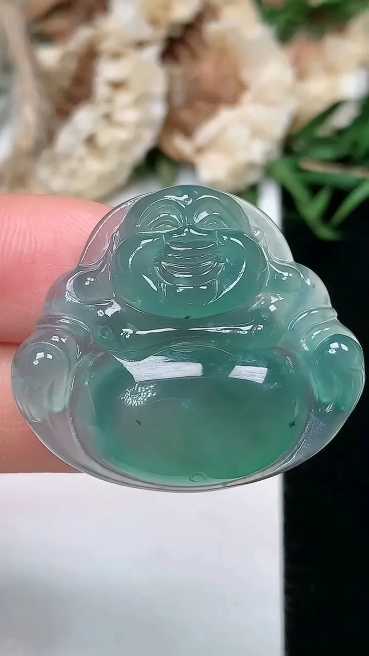 天然A货翡翠蓝水佛公吊坠，尺寸26.8-31.3-5.8，重量:7.10g
2月5日