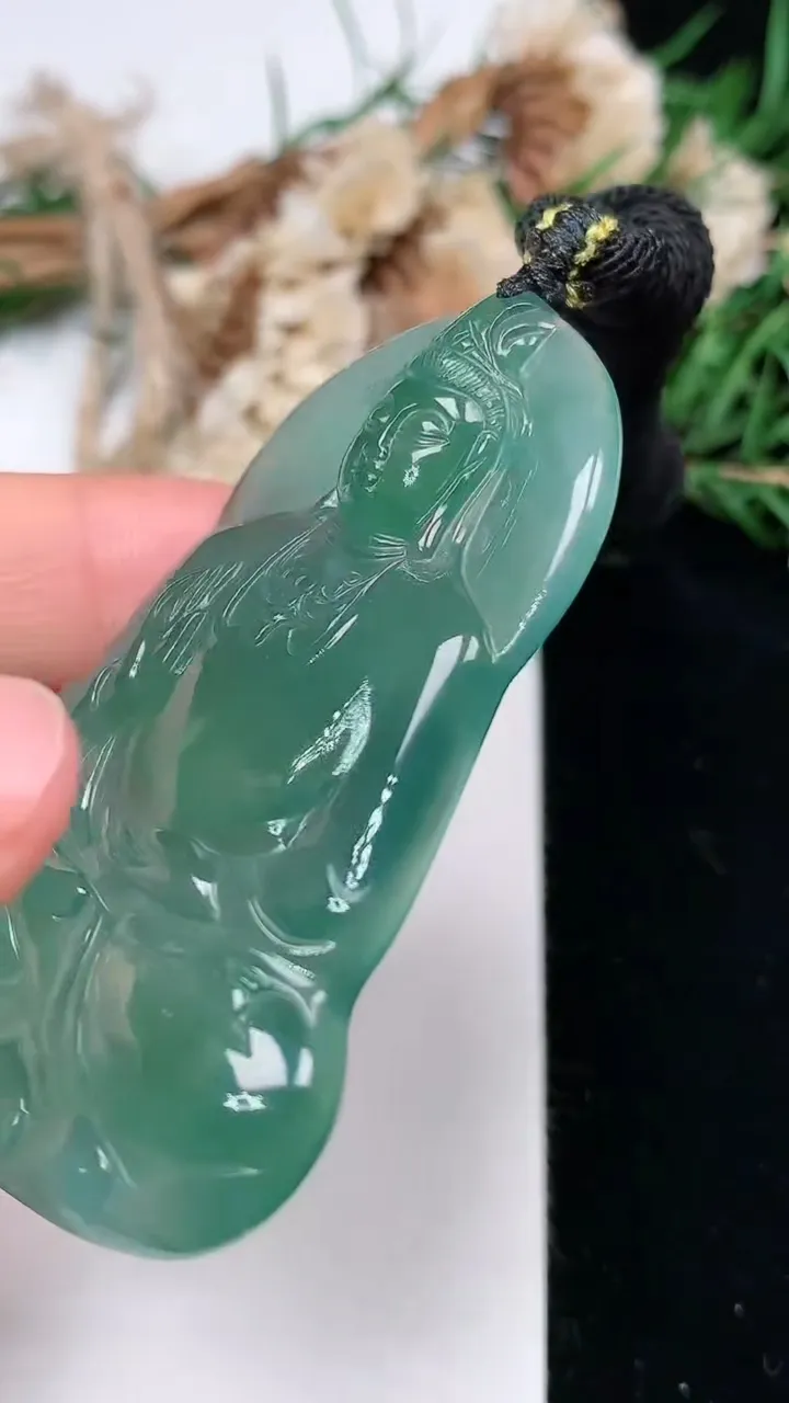 天然A货翡翠蓝水观音菩萨吊坠，尺寸57.7-37.5-5.2，重量:24.00g
2月5日