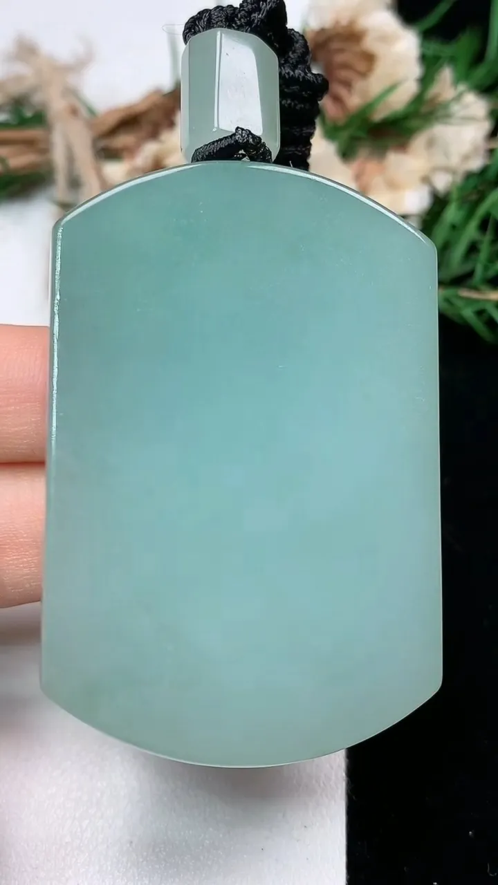 天然A货翡翠观音菩萨吊坠，尺寸54.5-36.2-12.9，重量:78.71g
2月5日