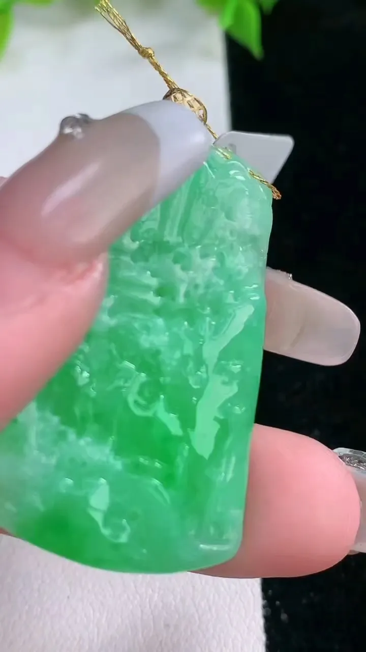 天然A货翡翠山水牌吊坠，尺寸39-23.5-5.6，重量:11.86g
2月5日