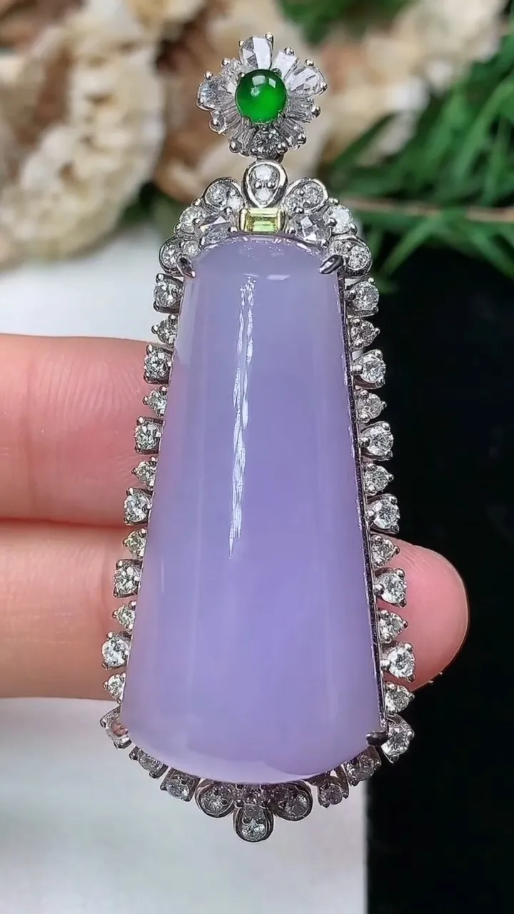 天然A货翡翠k金紫罗兰平安柱吊坠，尺寸53-20.7-16.7，裸石34.3-16，重量:19.56g
2月5日