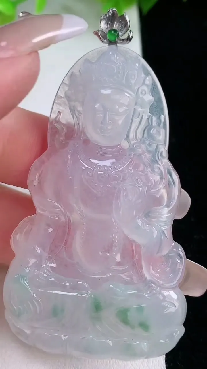天然A货翡翠种飘花度母观音吊坠，尺寸60.5-36.2-5，重量:18.65g
2月5日