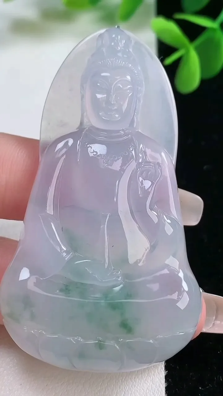 天然A货翡翠种飘花观音菩萨吊坠，尺寸64.6-36.3-6.9，重量:27.45g
2月5日