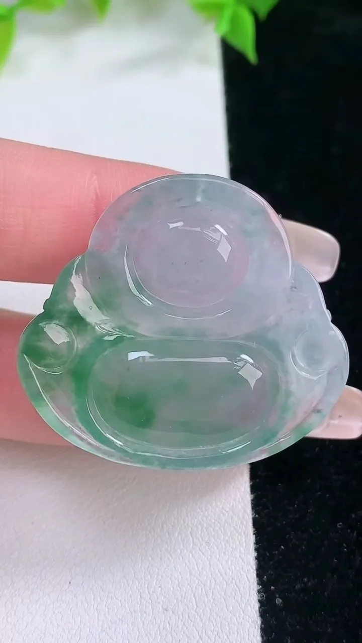 天然A货翡翠种飘花佛公吊坠，尺寸33.2-37-7，重量:12.67g
2月5日