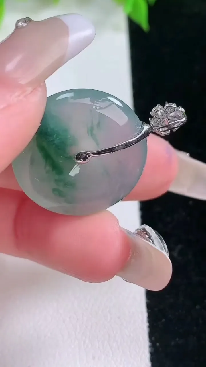 天然A货翡翠种飘花平安扣吊坠，尺寸22.4-5，重量:5.84g
2月5日