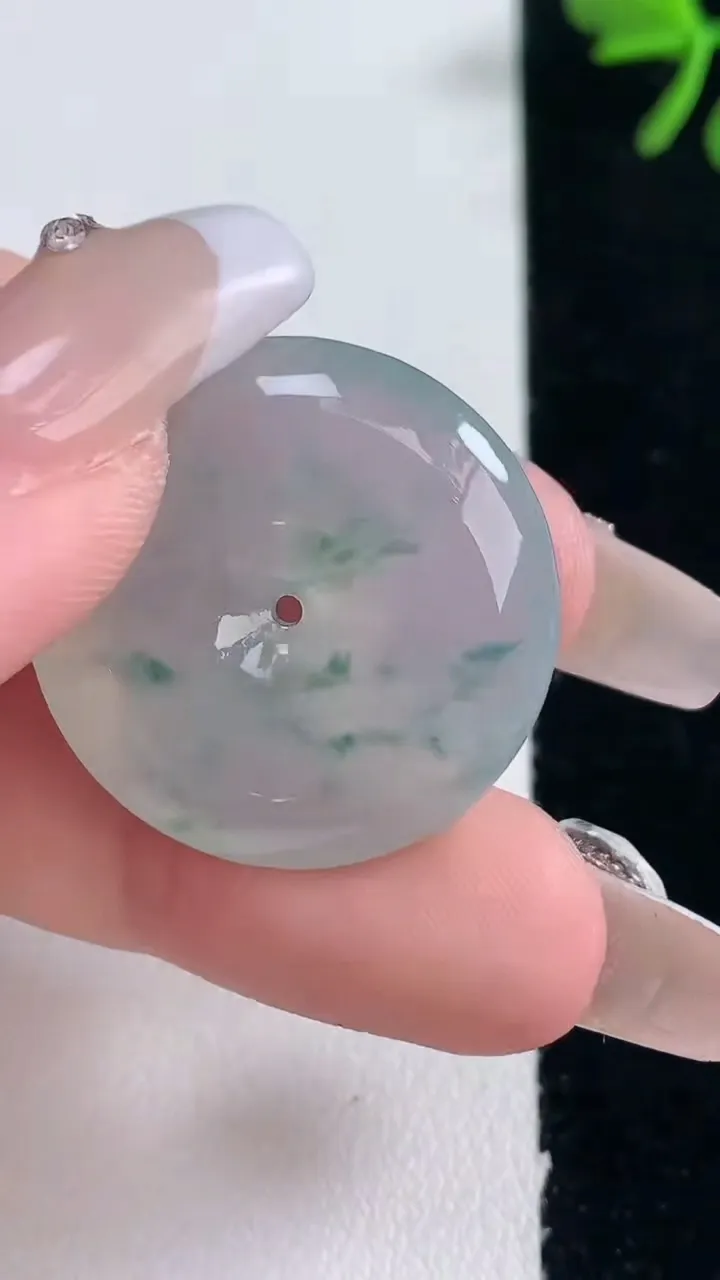 天然A货翡翠冰种飘花平安扣吊坠，尺寸26-5.7，重量:7.91g
2月5日