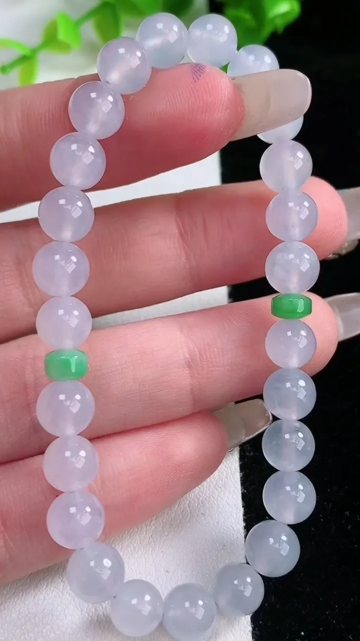 天然A货翡翠圆珠手串，尺寸6.8-25颗，重量:15.00g2月5日
工厂直销收藏佳品,种好水足，色泽均匀，有种有色，上手高大气！