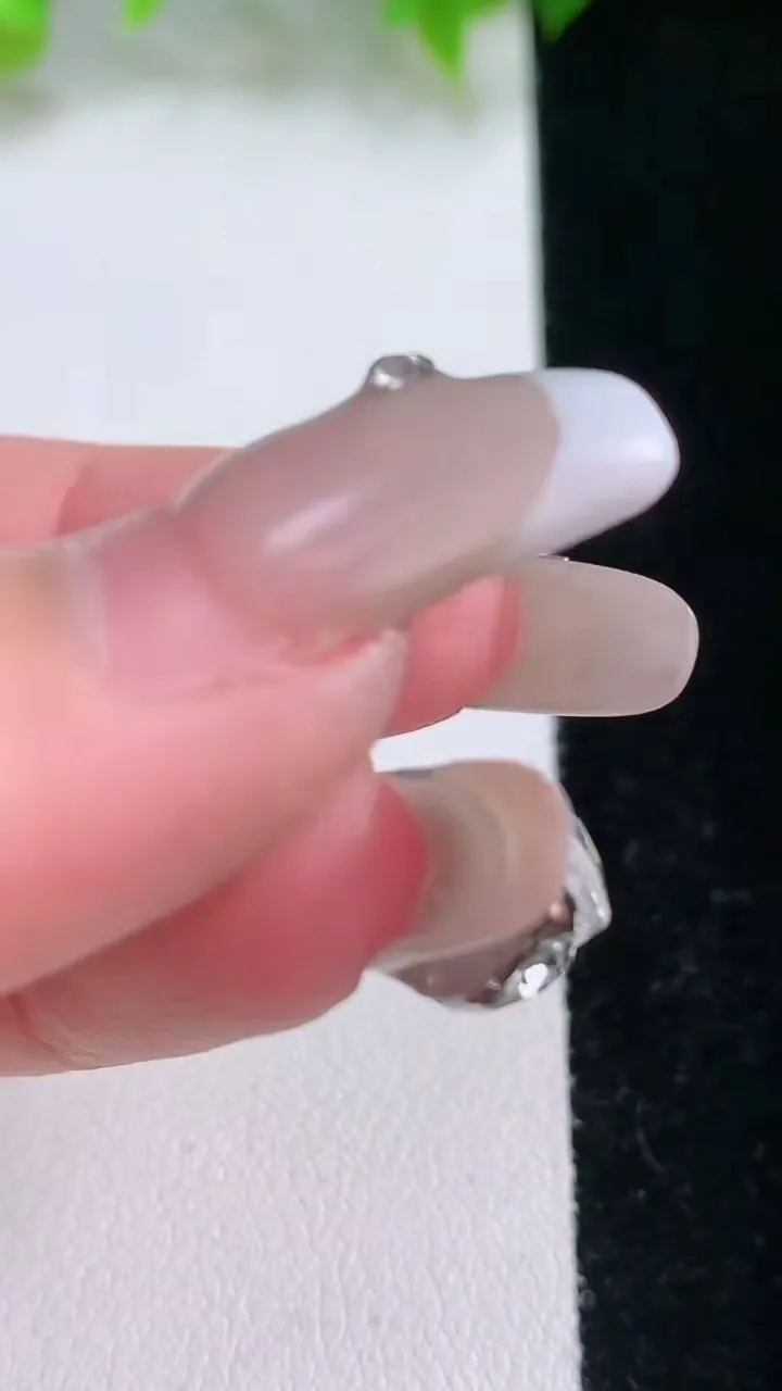 天然A货翡翠蓝水金枝玉叶 叶子吊坠，尺寸27-15.8-3.2，重量:2.74g
2月5日