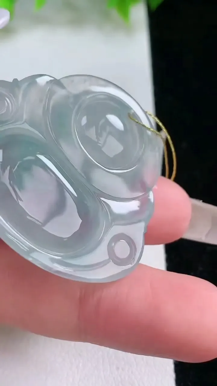 天然A货翡翠种飘花佛公吊坠，尺寸34.8-38-8，重量:16.03g
2月5日