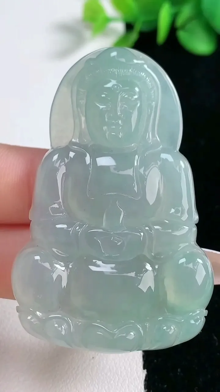 天然A货翡翠观音菩萨吊坠，尺寸57.2-37.2-5.6，重量:21.07g
2月5日
