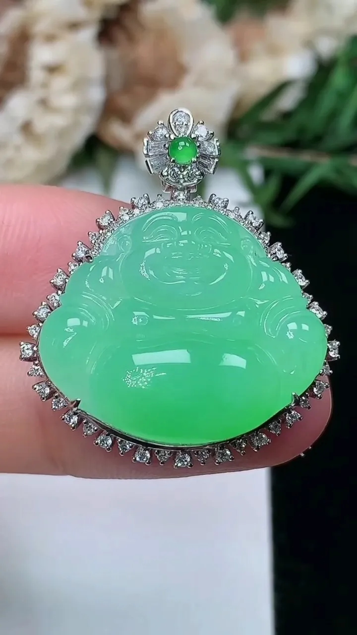 天然A货翡翠佛公吊坠，尺寸30.2-26.6-9.8，裸石19.4-23.3，重量:7.30g
2月