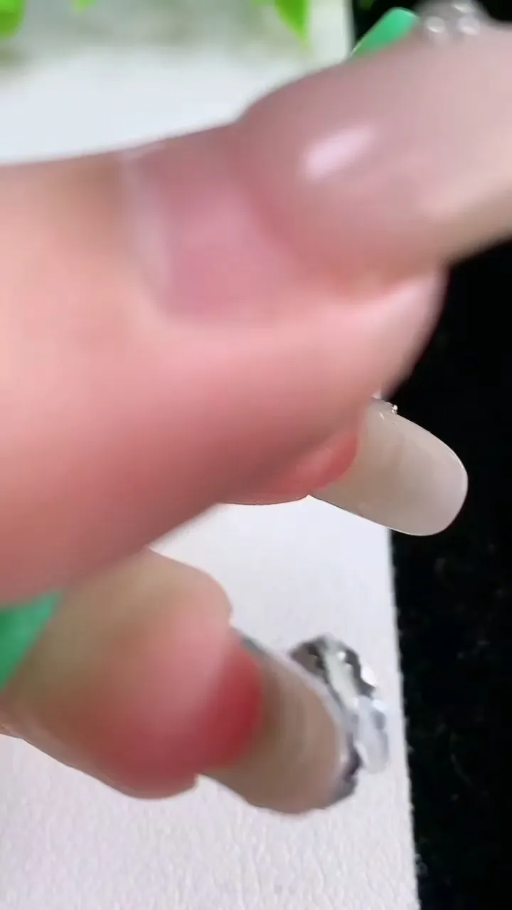 天然A货翡翠山水牌吊坠，尺寸52.2-32.7-5.4，重量:24.72g
2月5日